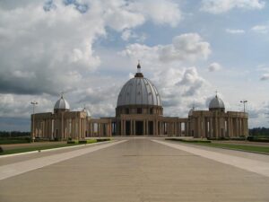 basilique-notre_dame_de_la_paix_yamoussoukro_