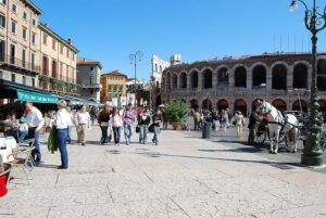 Verona_-_Piazza_Bra_-_Arena